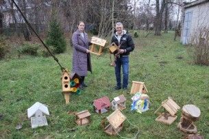 У Луцьку в орнітологічному заказнику розвісили годівниці, які змайстрували діти