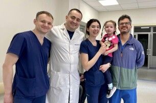 Подолали 3000 км  із Північної Ірландії, щоб українські лікарі врятували їхню доньку