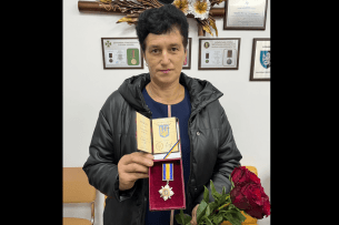 Мамі полеглого Воїна з Волині вручили посмертну нагороду сина