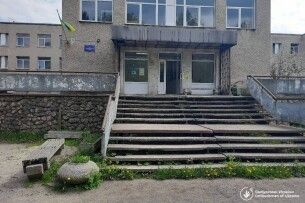Керівник лікарні на Закарпатті втік за кордон, залишивши заклад без грошей, а пацієнтів – без ліків