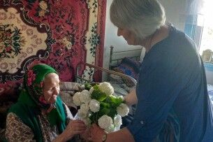 У селі на Волині привітали довгожительку з 92-річчям 