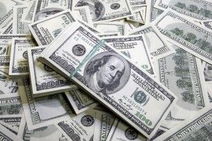 Українські банки готуються змінювати курс долара: скільки коштуватиме з понеділка