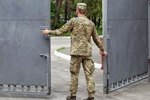 На Рівненщині у військкоматі помер чоловік