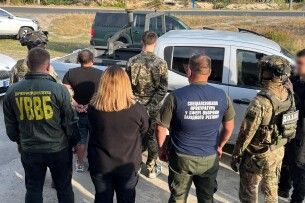 На Рівненщині чоловіків спіймали на гарячому під час дачі хабаря прикордоннику