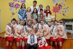 Світло свята заради миру: у волинському селі провели благодійні різдвяні вечорниці (Фото)