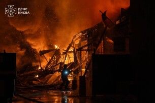 Вранці у Києві росіяни двічі вдарили по дата-центру