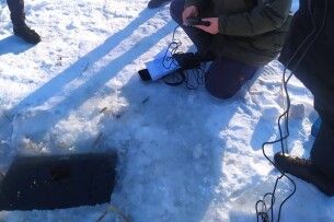 Як у Луцьку рятують рибу від зимової задухи