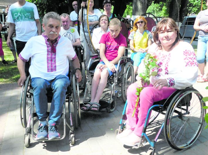 Подружжя Наталії Капустян і Миколи Баландіна з Канева граціозно танцювало  в інвалідних візках. 
