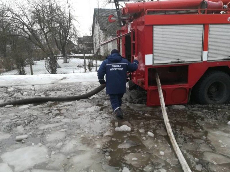 Вода підібралася дуже близько до господарств.