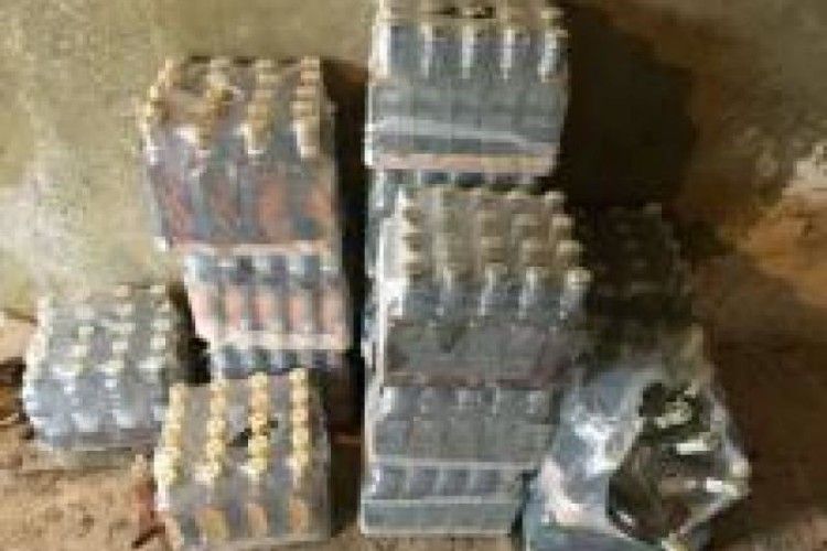 Рівнянин торгував із гаража спиртом і цигарками