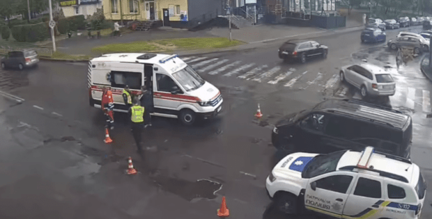 У Луцьку на переході збили пішохода: потерпілого госпіталізували (Відео)
