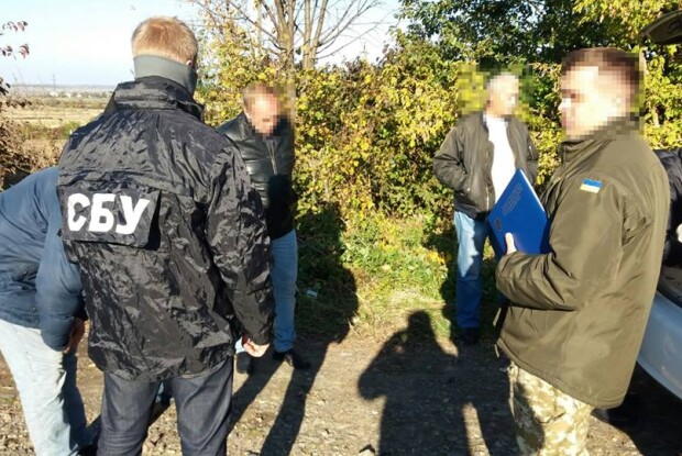 Упіймали відразу трьох депутатів-хабарників