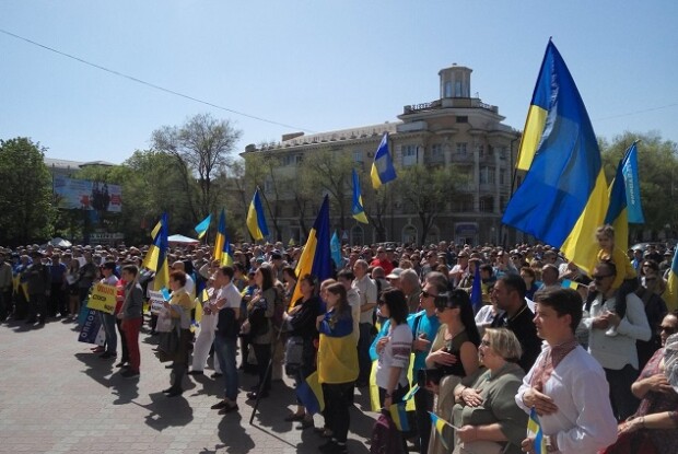 У Маріуполі сотні людей вийшли на протест