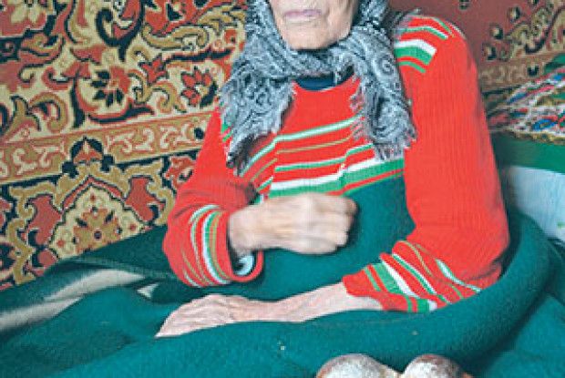 105-річна ПОЛІСЯНКА СПІВАЄ СТАРОВИННІ КОЛЯДКИ