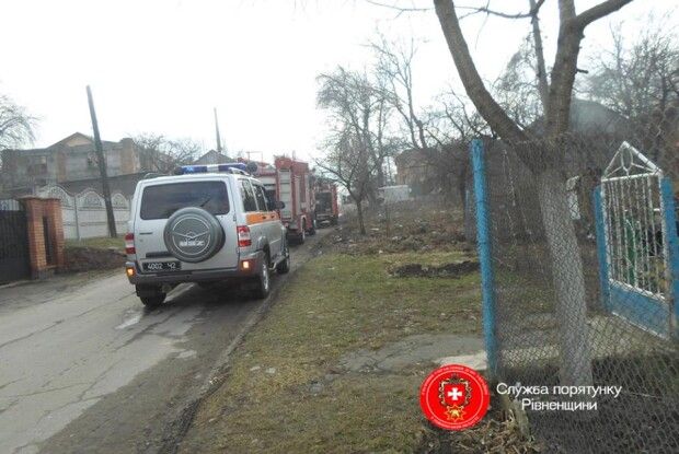 У Рівному заживо ледве не згорів безхатько (фото)