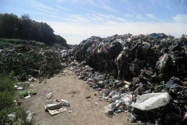 Вночі на Київщині невідомі висипали тонни львівського сміття 