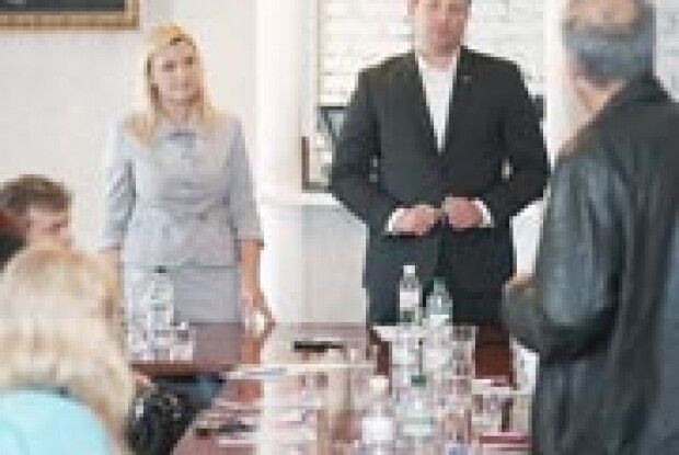 ОЛЕКСАНДР КИРИЧУК:  «СКАСУВАТИ ДОВІДКИ, ДИСТАНЦІЮВАТИ ЧИНОВНИКА ВІД ПІДПРИЄМЦЯ!»*