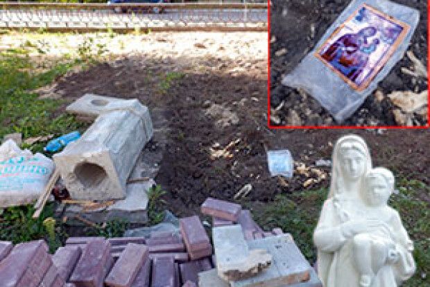 ЗРІВНЯЛИ ІЗ ЗЕМЛЕЮ ПОСТАМЕНТ …БОЖІЙ МАТЕРІ