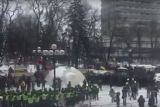 Біля Ради відбулися сутички поліції з пікетувальниками 