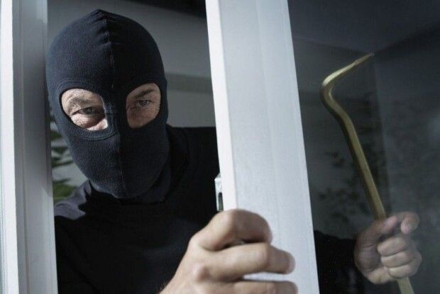 Поки волинянка перебувала за кордоном, з її оселі винесли речей на 40 000 гривень