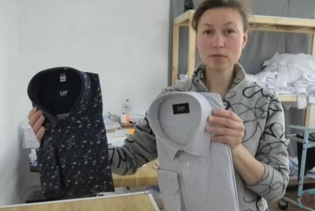 Уже понад рік брендові сорочки для Європи шиють у Турійську на Волині (Відео)