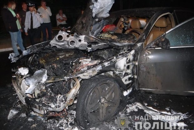 У рівненського депутата згоріла дорога автівка