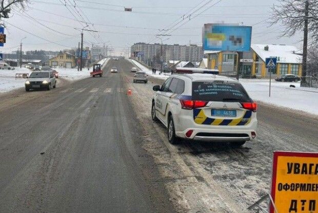 У Луцьку автомобіль збив жінку, яка переходила дорогу 