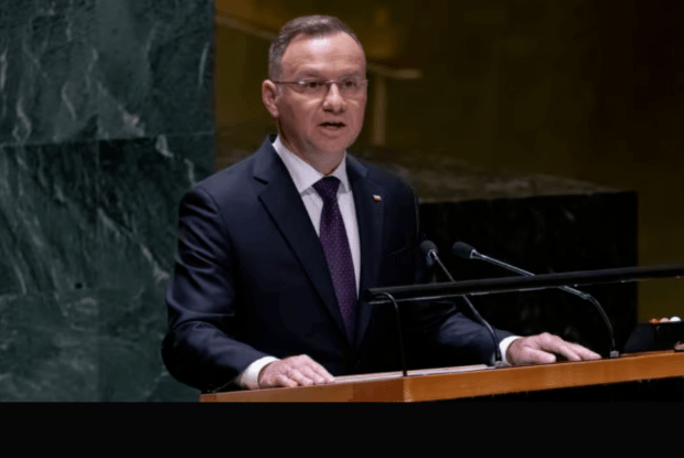 Президент Польщі порівняв Україну з потопельником