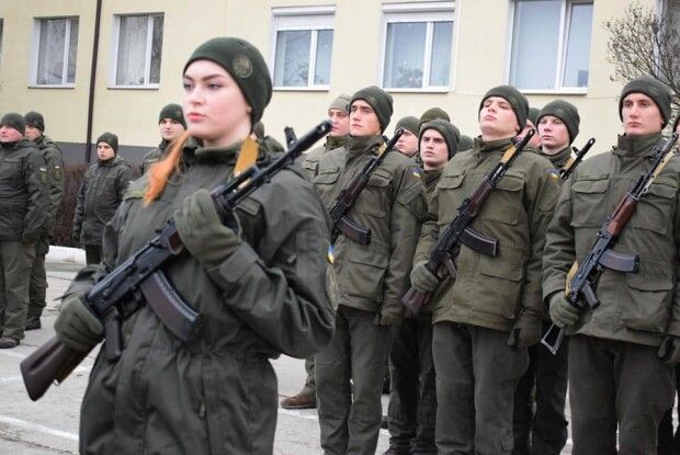 Новобранцям луцької військової частини Нацгвардії видали зброю