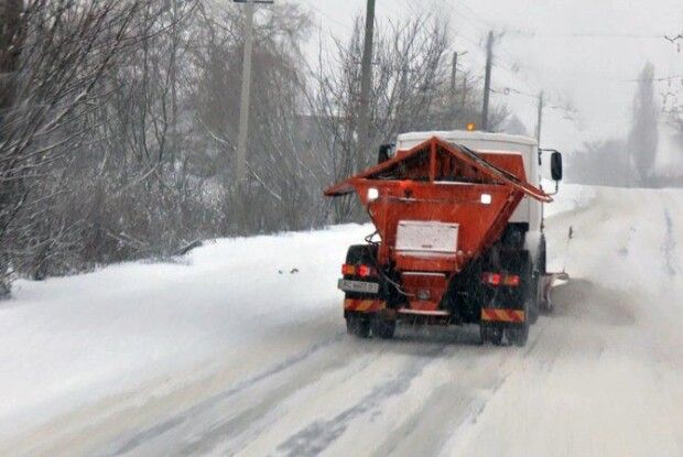Вночі на Волині під час снігопаду працювали 35 одиниць спецтехніки