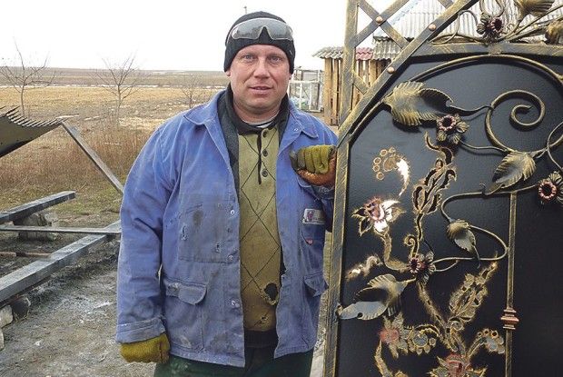 Прокинувся «дідовий ген» — і тепер його золоті руки творять шедеври і для тилу, і для фронту