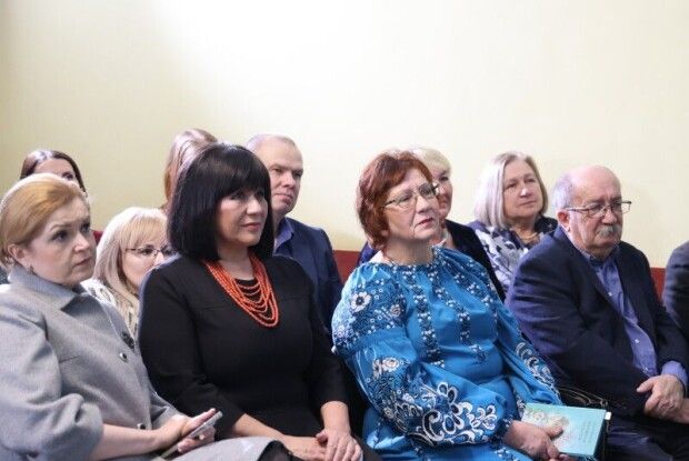 «Слово на чатах»: у Луцьку відбувся мистецький вечір української письменниці Надії Гуменюк