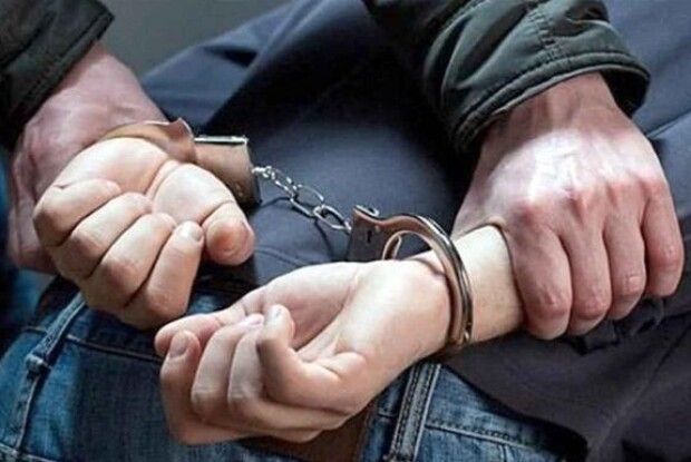 У Луцьку патрульні «на гарячому» зловили злодія, який пробрався в чужу автівку (Відео)