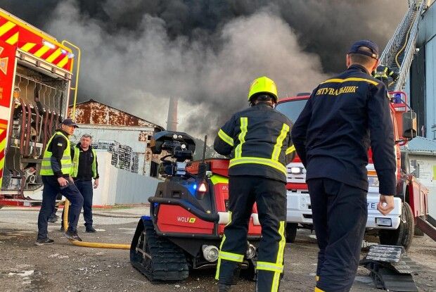 Робот із Рівного допомагав гасити жахливу пожежу у Тернополі (Відео)