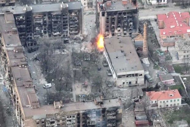 Їх вдесятеро більше, але «азовці» продовжують нищити окупантів на вулицях Маріуполя