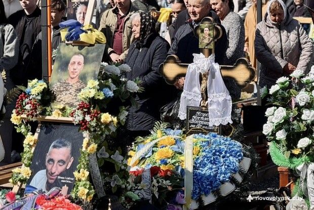 Батько загиблого Захисника з Волині: «Невже ці хлопці на портретах – не їхні герої?»