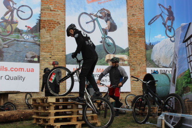 У Луцькому замку триває Міжнародний турнір з велотріалу