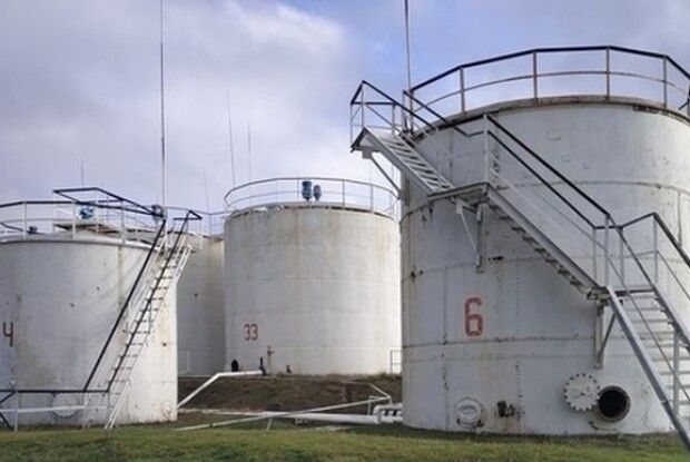 На Дніпропетровщині ракети знищили нафтобазу, загорівся завод