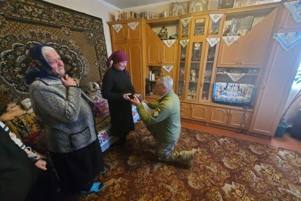 Сім'ї полеглого Героя з Волині вручили почесну відзнаку воїна