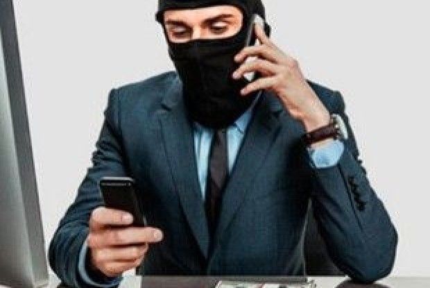 «Липові» працівники банку видурили 8 тисяч