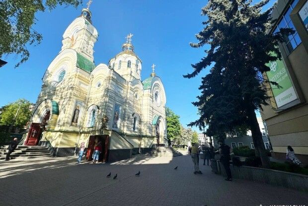 У Рівному священник окропив чоловіка, а той дістав револьвер