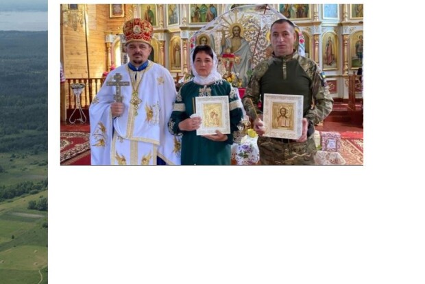На Волині воїн приїхав у відпустку і повінчався з дружиною після 23 років шлюбу