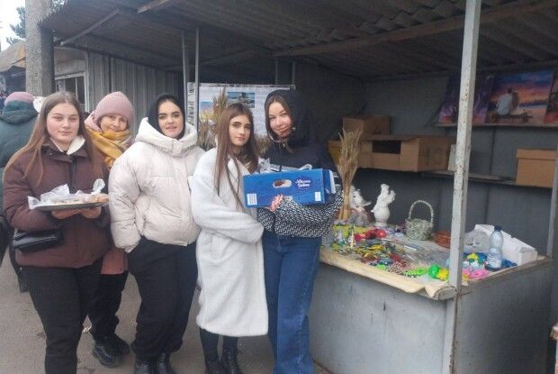 На Волині в день святого Миколая студенти та викладачі коледжу вторгували за свою продукцію 18 200 гривень для ЗСУ (Фото)