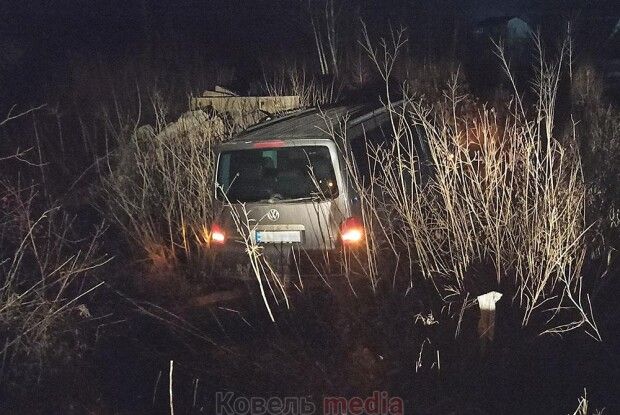 На ковельській трасі вночі автомобіль злетів у кювет