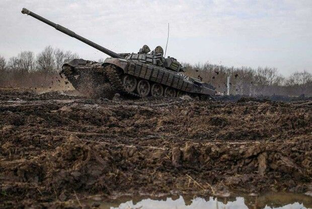 Через рясні дощі окупанти сидять по коліна в болоті: деморалізовані та виснажені