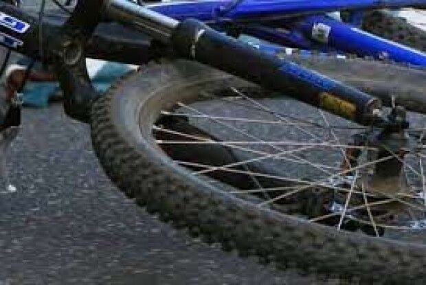 Поліція розшукує свідків ДТП, де водій авто збив велосипедиста і втік