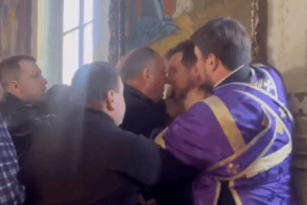 Хоче забрати землю: мер Хмельницького відреагував на побиття військового московськими попами (Відео) 