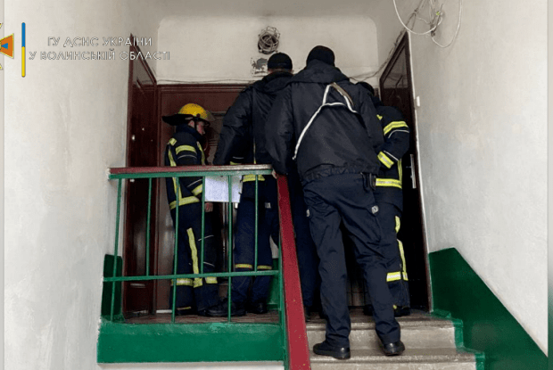 Господиня не могла підвестися: на Волині з квартири визволили жінку