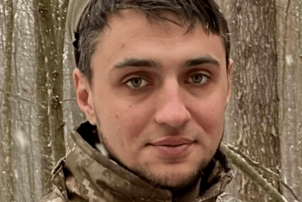 У труні родичі Героя виявили іншу людину, а тепер шукають близьких невідомого бійця (Фото 18+)