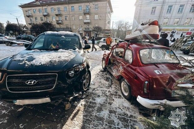 На Волині ДТП через авто, яке стояло задля реклами (Фото)